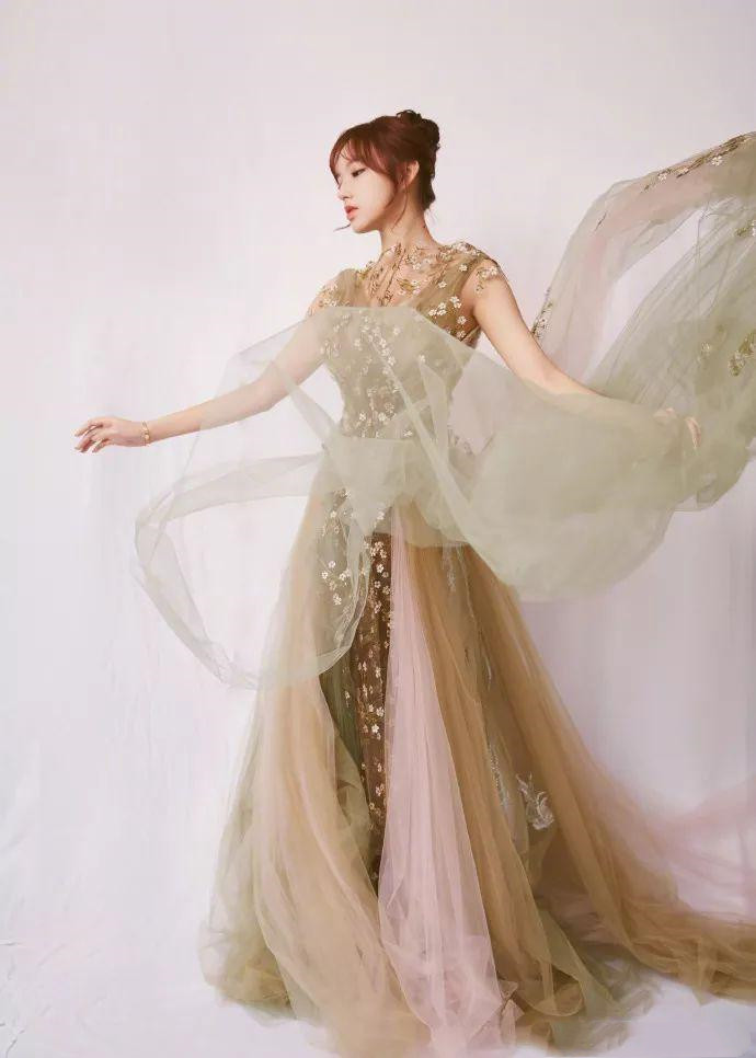 明星礼服—鞠婧祎