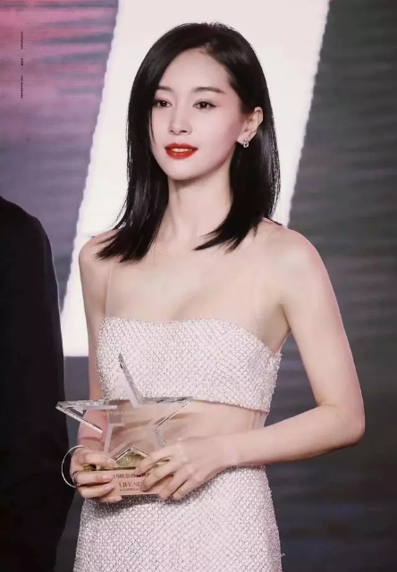 明星礼服—王子文