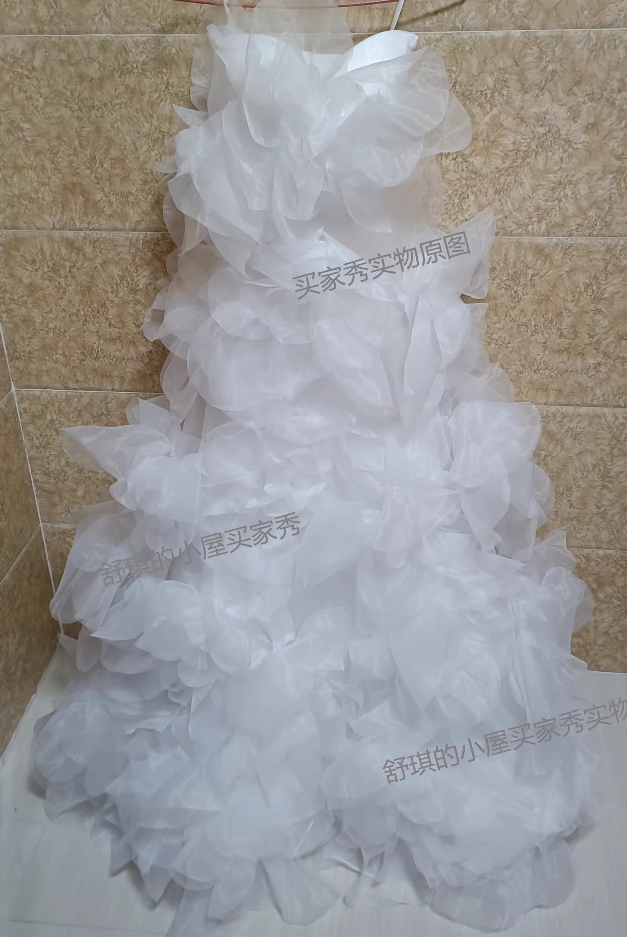 第6款实物图 精致婚纱设计