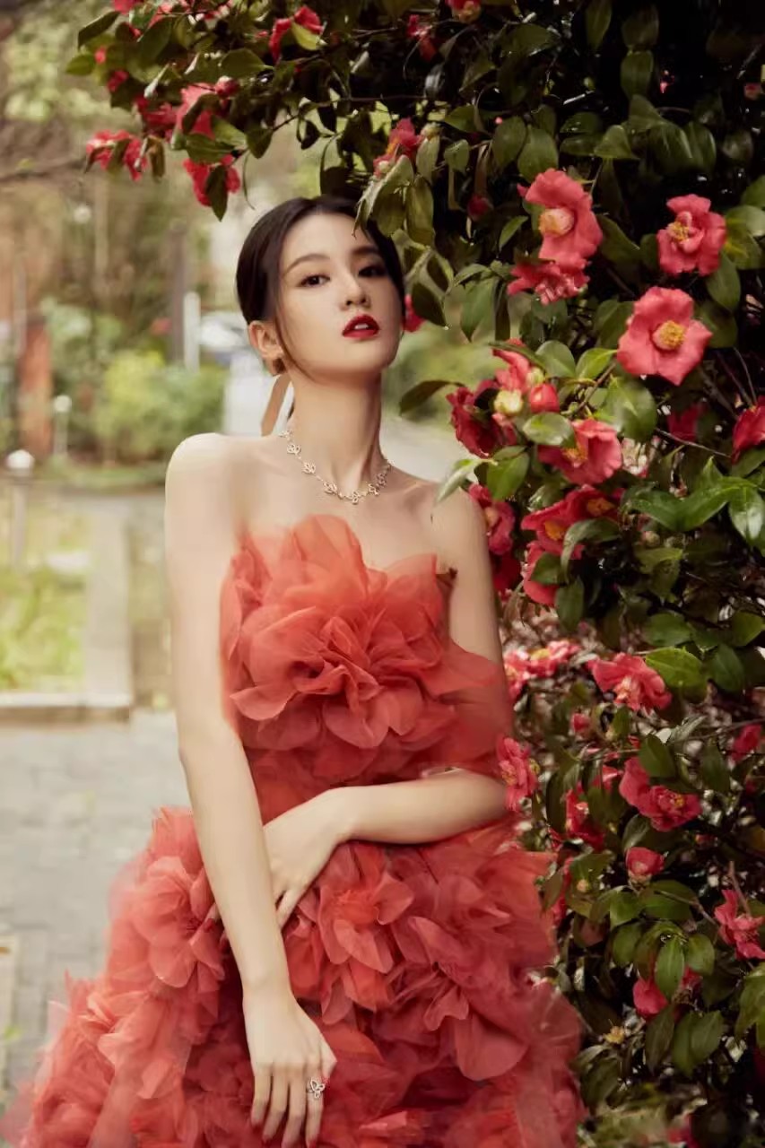 第6款实物图 精致婚纱设计